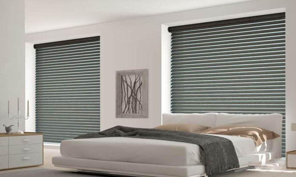 How do I properly measure windows to ensure that I purchase the correct size of horizon blinds