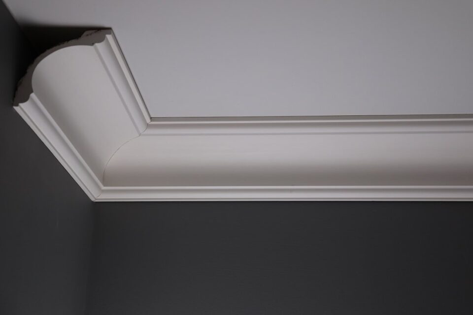 ceiling architrave
